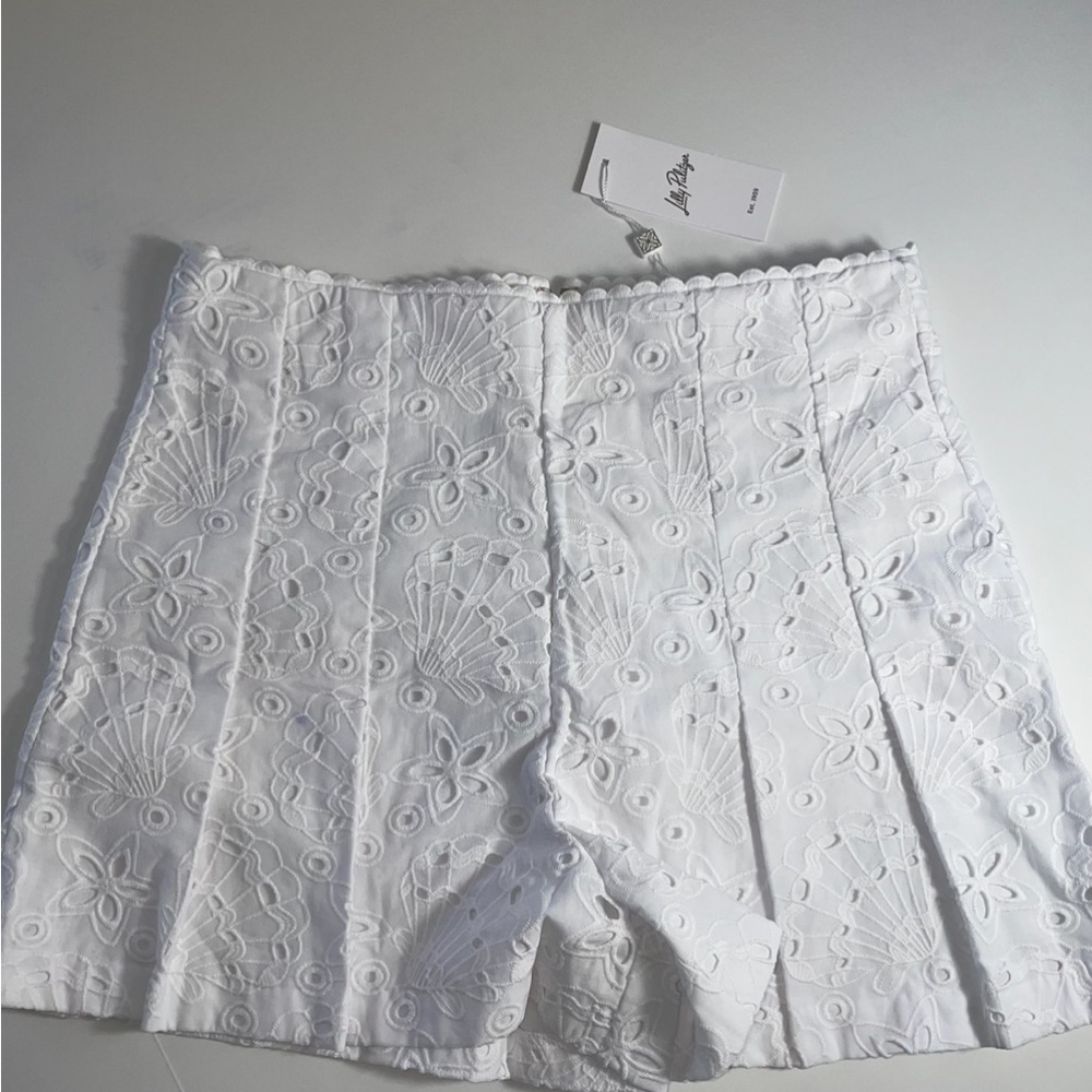 NWT Lilly Pulitzer 3’ Resort White Winslow Eyelet Shorts (size 8)